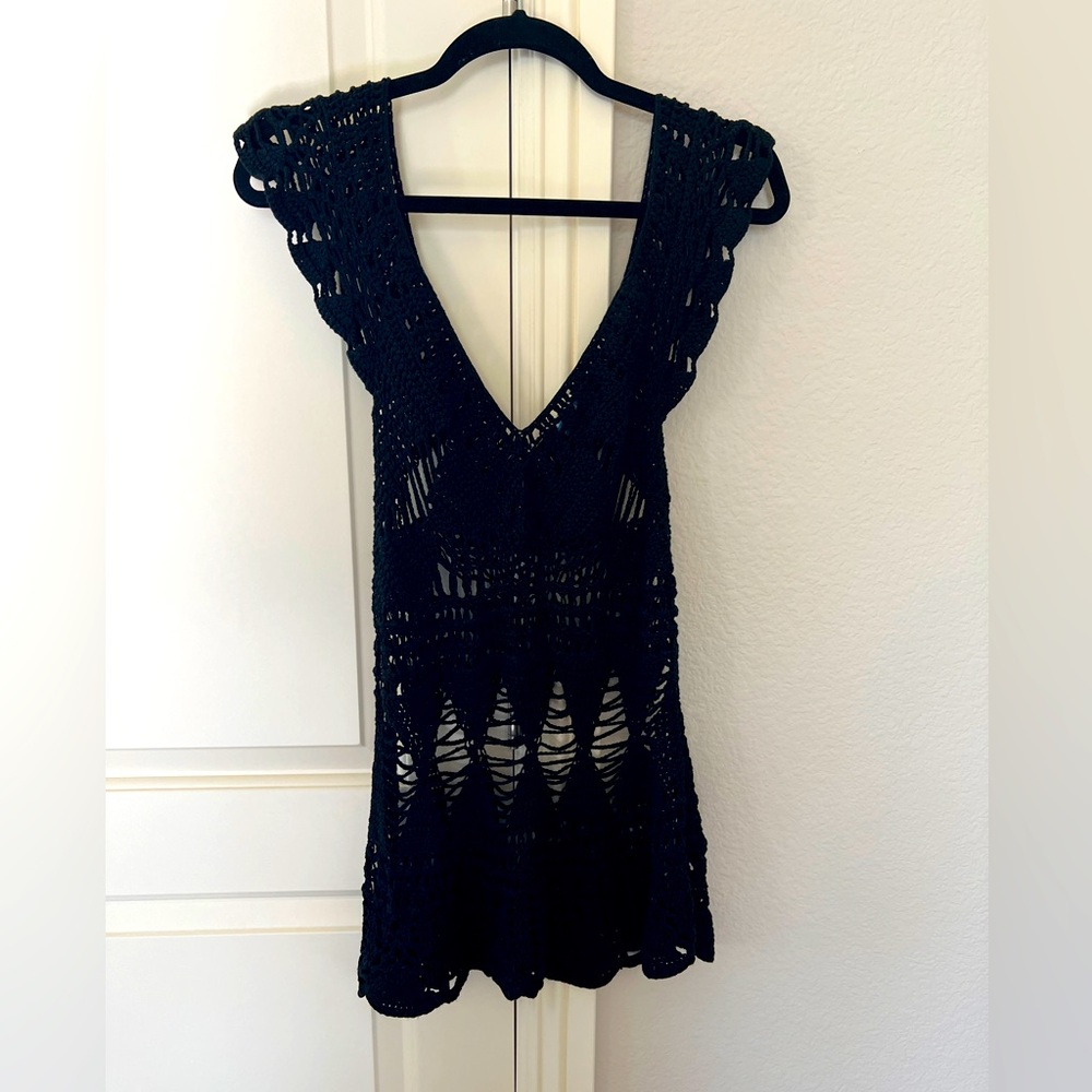 Beautiful black crochet swimsuit cover-up. Can be worn as a top. Mini . 🖤